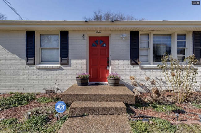 Photo - Charming 2 Bedroom Rental Home in Nashville with 1210 Sq Ft - Must See!