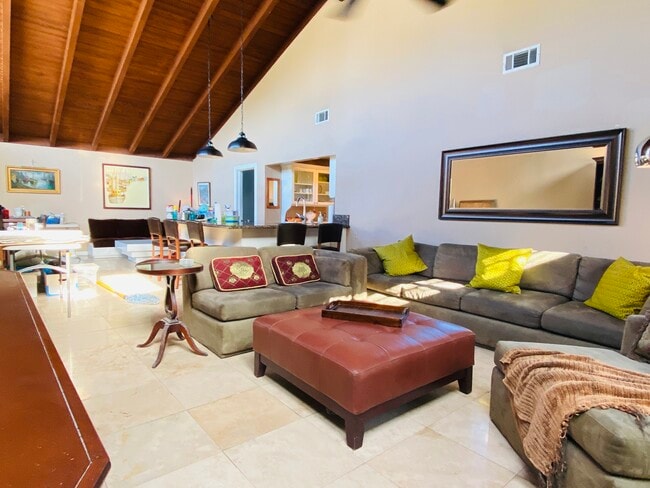 UNIT#B 3 BEDROOM - 105 E 35th St