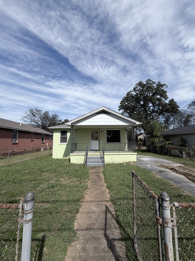 Building Photo - 1215 E 35th Street Pl