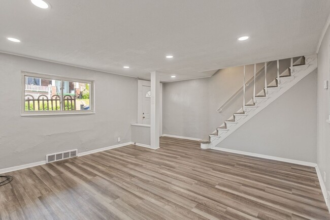 Photo - 147 Amabell St