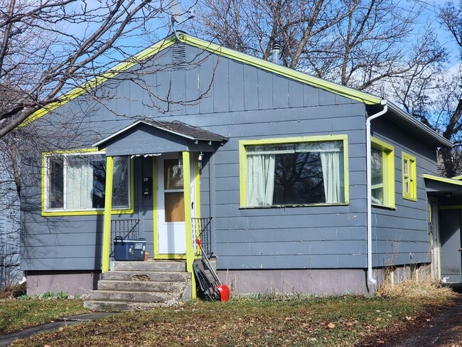 Building Photo - 710 N Tracy Ave Unit 710