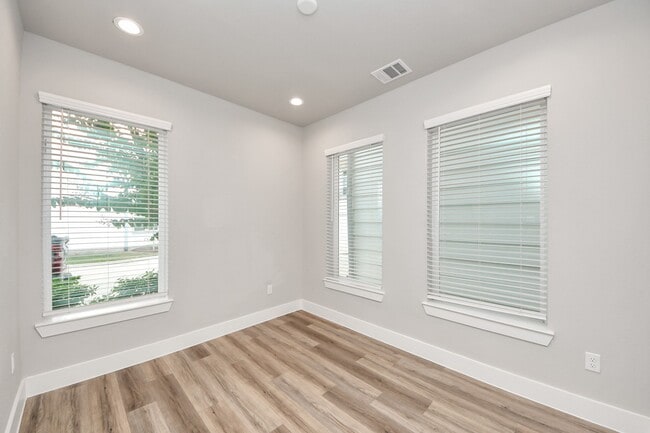 Photo - 1907 Lonestar Brook Ln