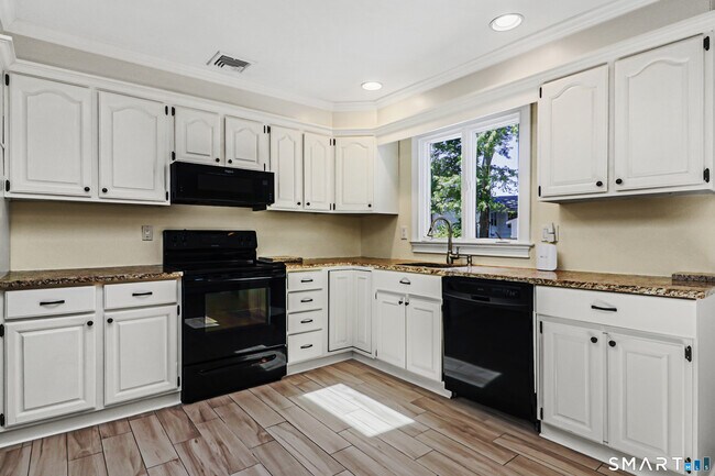 Photo - 8 Woodchuck Ct