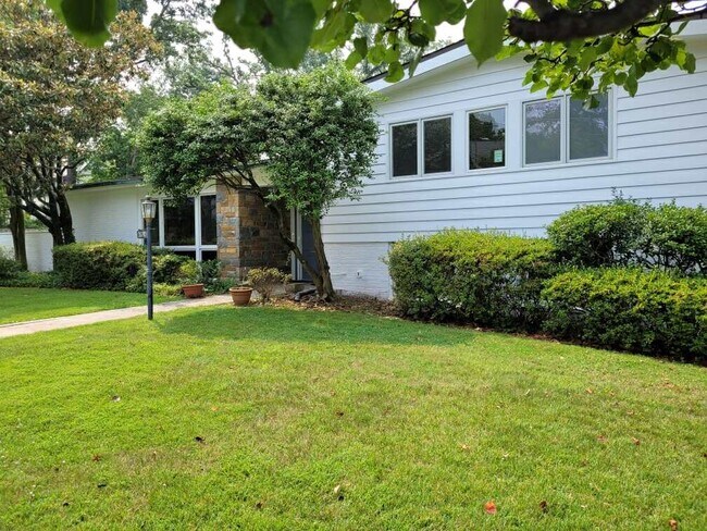 Photo - 3020 Brandywine St NW