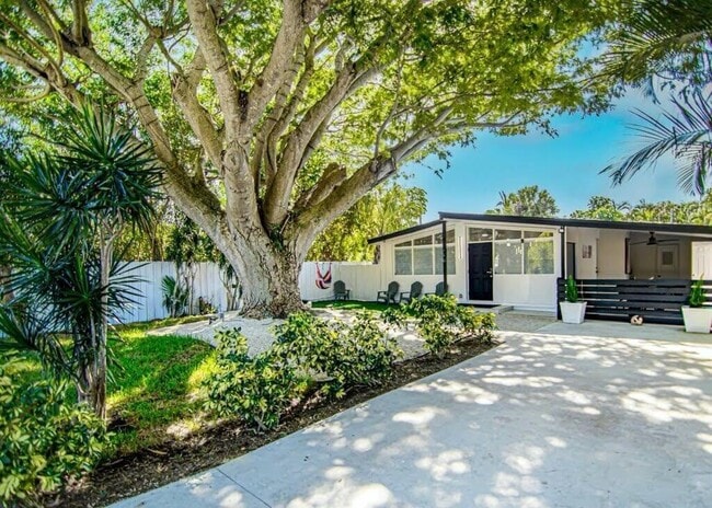 Photo - 462 Hastings St