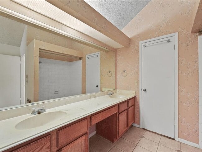 Building Photo - 3317 Golden Trails Dr Unit 807