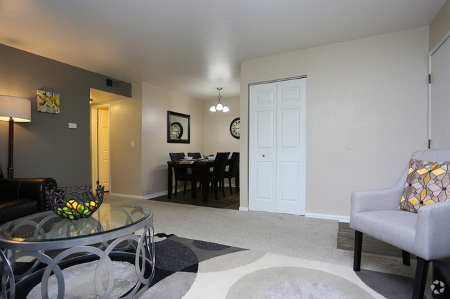 2BR, 1BA - Remodeled - 798 SF