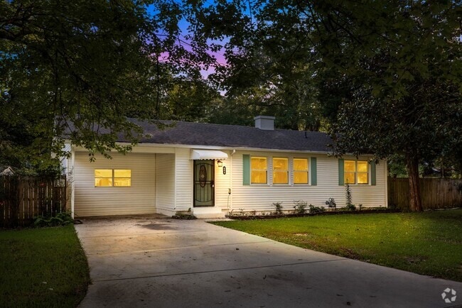 Building Photo - Charming 3 Bedroom, 2 Bathroom house