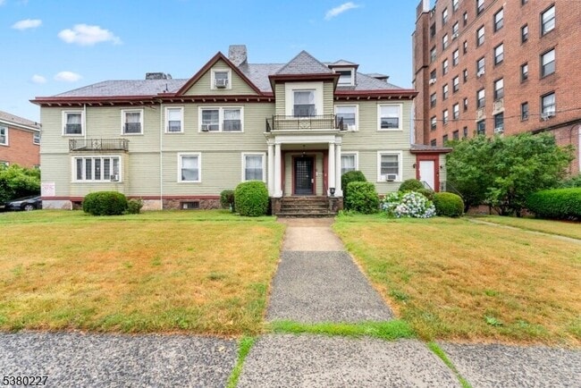 Building Photo - 379 Mt Prospect Ave Unit 4 Rental