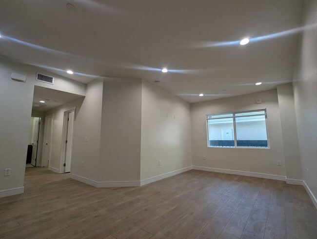 Photo - 14411 Vanowen St Unit 212