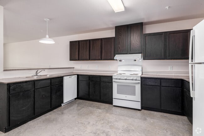 3BR, 2.5BA - 1,462SF - - Vineyards at Iowa