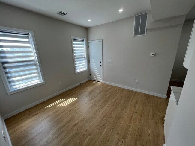 Photo - 7 Transit St