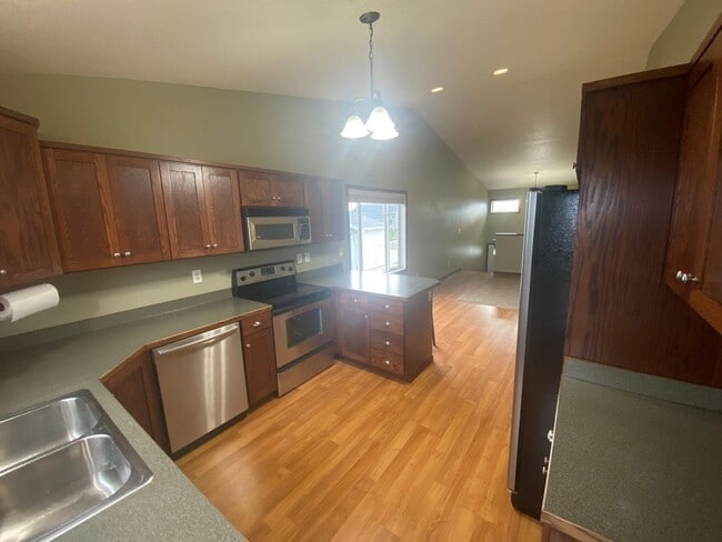 Photo - 3 Bedroom, 2 Bathroom Home in West Fargo -...