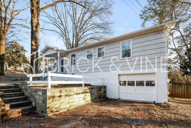 Building Photo - 813 Highbury Dr Rental
