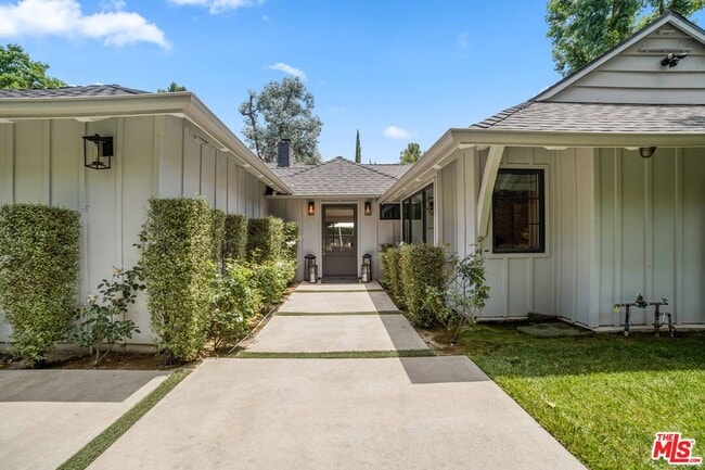Photo - 2701 Roscomare Rd