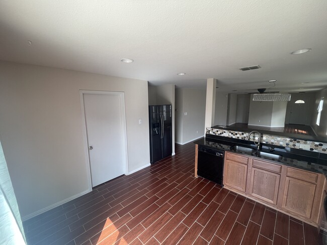 Photo - 220 Chalk Mountain Dr