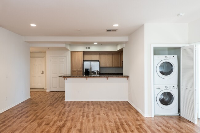 Building Photo - 8714 Glenoaks Blvd