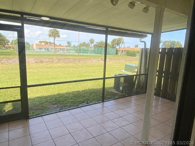 4901 Pier Dr