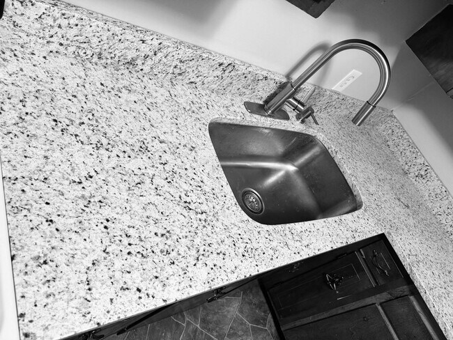 Photo - 3340 Pinewood Ave Unit B