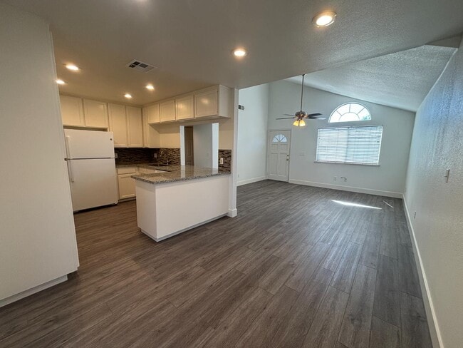 Photo - 5754 W Tenaya Ave