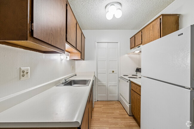 The Legacy - 2BR, 1BA - 972SF - Kitchen
