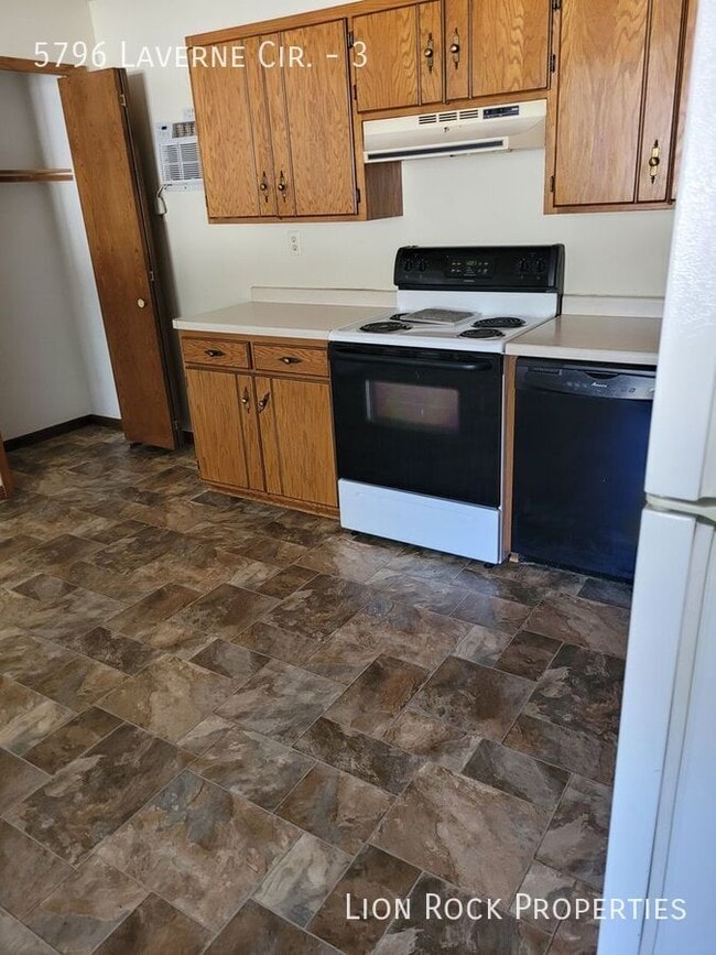 Building Photo - 5796 Laverne Cir N Unit 3 Rental