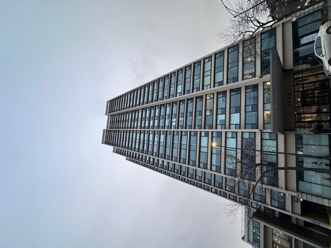 Building Photo - 1850 N Clark St Unit 510