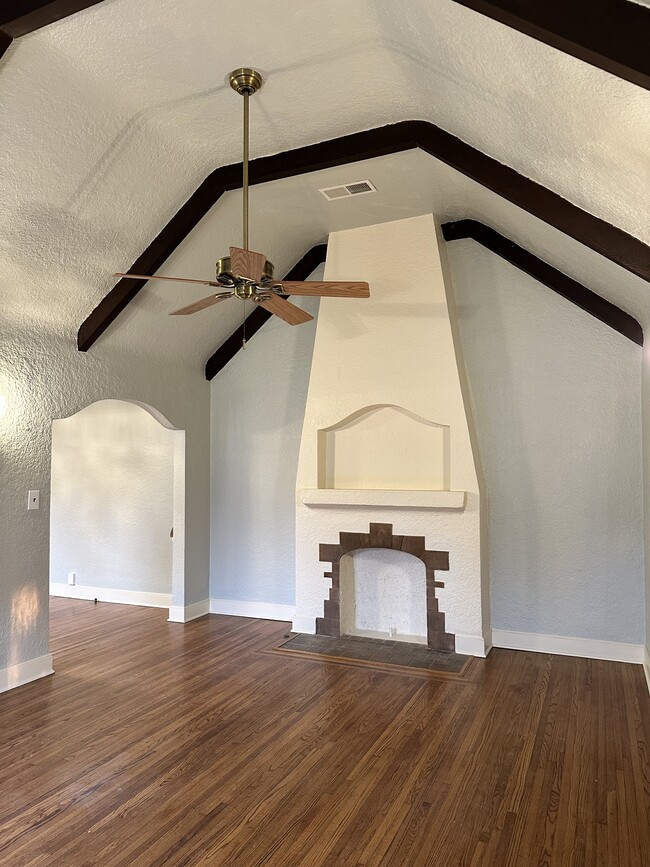 Photo - 3134 E 17th St Unidad 3134