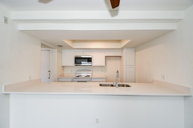 Building Photo - 2824 S Bartell Dr Unit 311