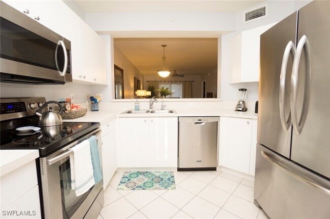 Building Photo - 7819 Regal Heron Cir Unit 8-104