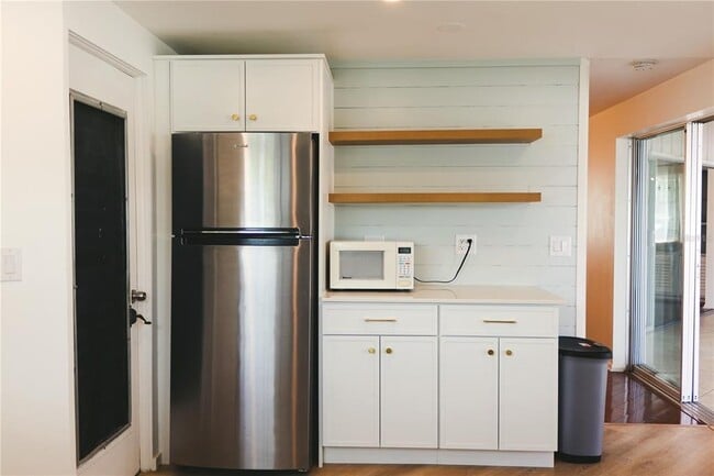 Photo - 361 Shamrock Blvd