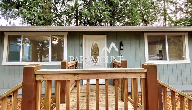 Building Photo - Bright and Modern 3 bed!