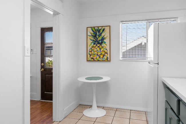 Photo - 1541 Linden Ave Unidad 1541