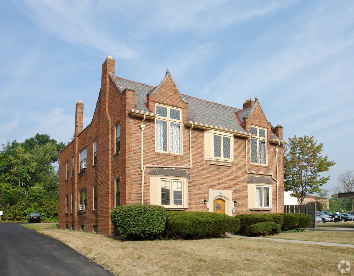 Photo - 1595 Northwest Blvd Apartments