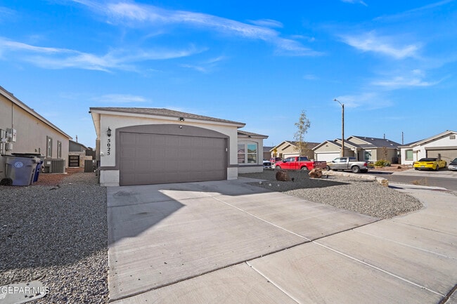 Photo - 5025 Marcella Santillana