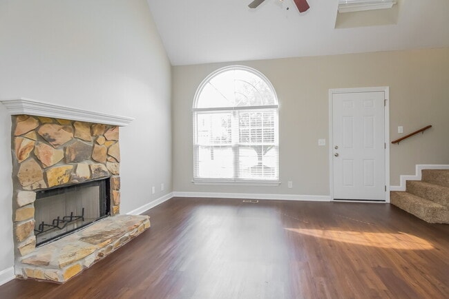 Photo - 3276 Clapham Rd