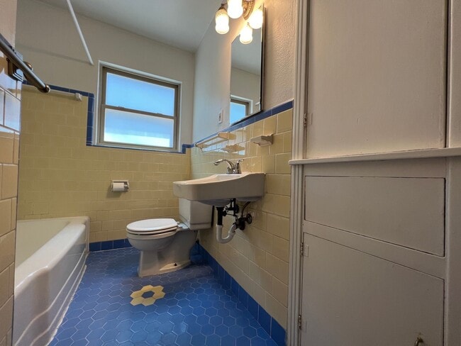 Photo - 2247 Branard St