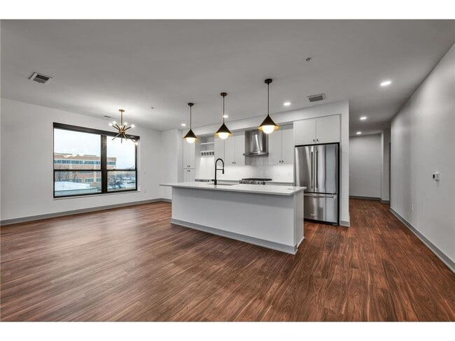 Building Photo - 640 Wisconsin Ave N Unit 357