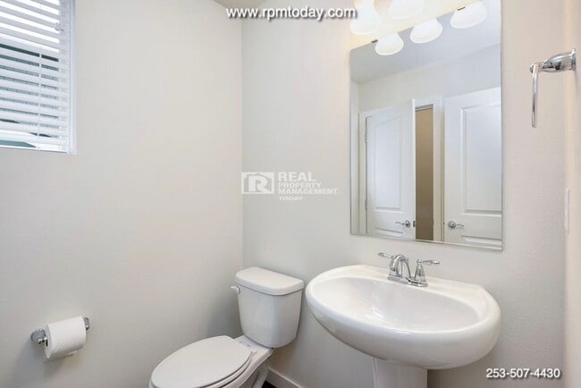 Photo - 4 Bedroom Home with Valley Views!