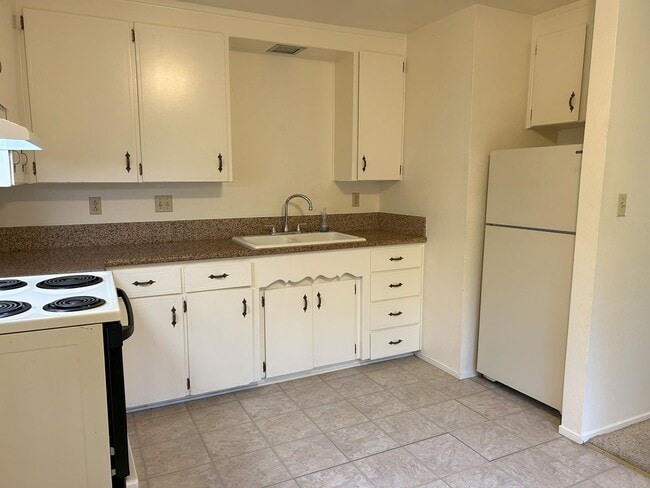Photo - **CO643-Buehler, Sandra Unit D