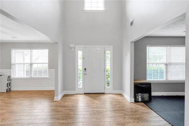 Photo - 709 Roxholly Ln NE