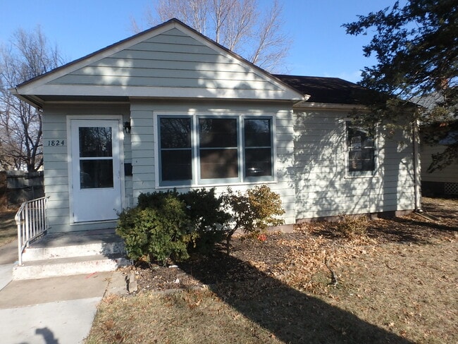 Building Photo - 1824 SW Cherokee St