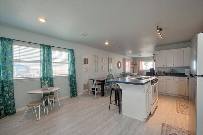 Photo - 510 Oyster St