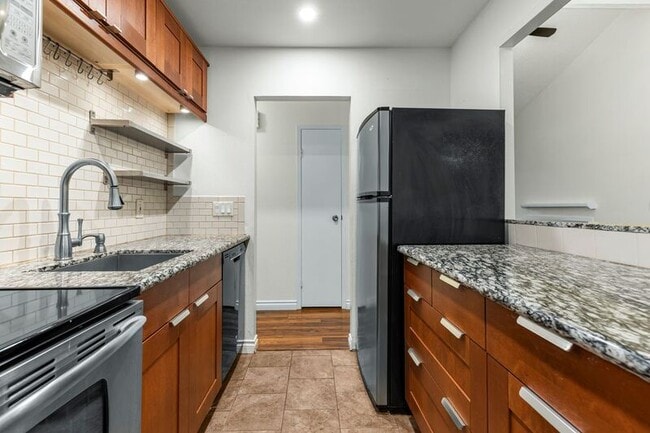 Building Photo - 7730 SW Barnes Rd Unit B