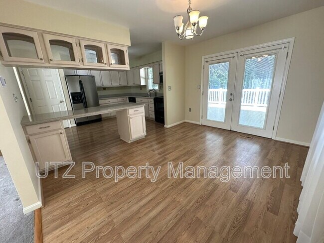 Photo - 656 Alpine Ln