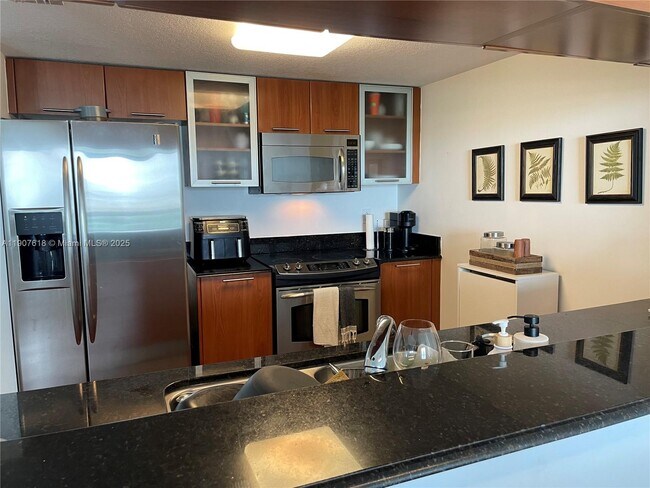 Building Photo - 1800 N Bayshore Dr Unit 2106