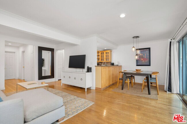 Photo - 2101 Ocean Ave Unidad 3