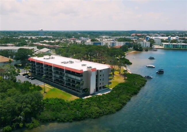 Building Photo - 2700 Bayshore Blvd Unit 11-105