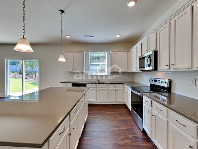 Photo - 729 Carnaby Ln