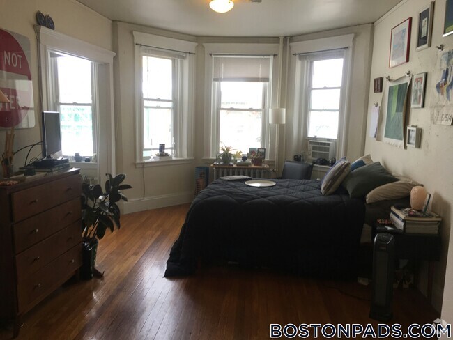 Building Photo - 1167 Boylston St Unit 11 Rental
